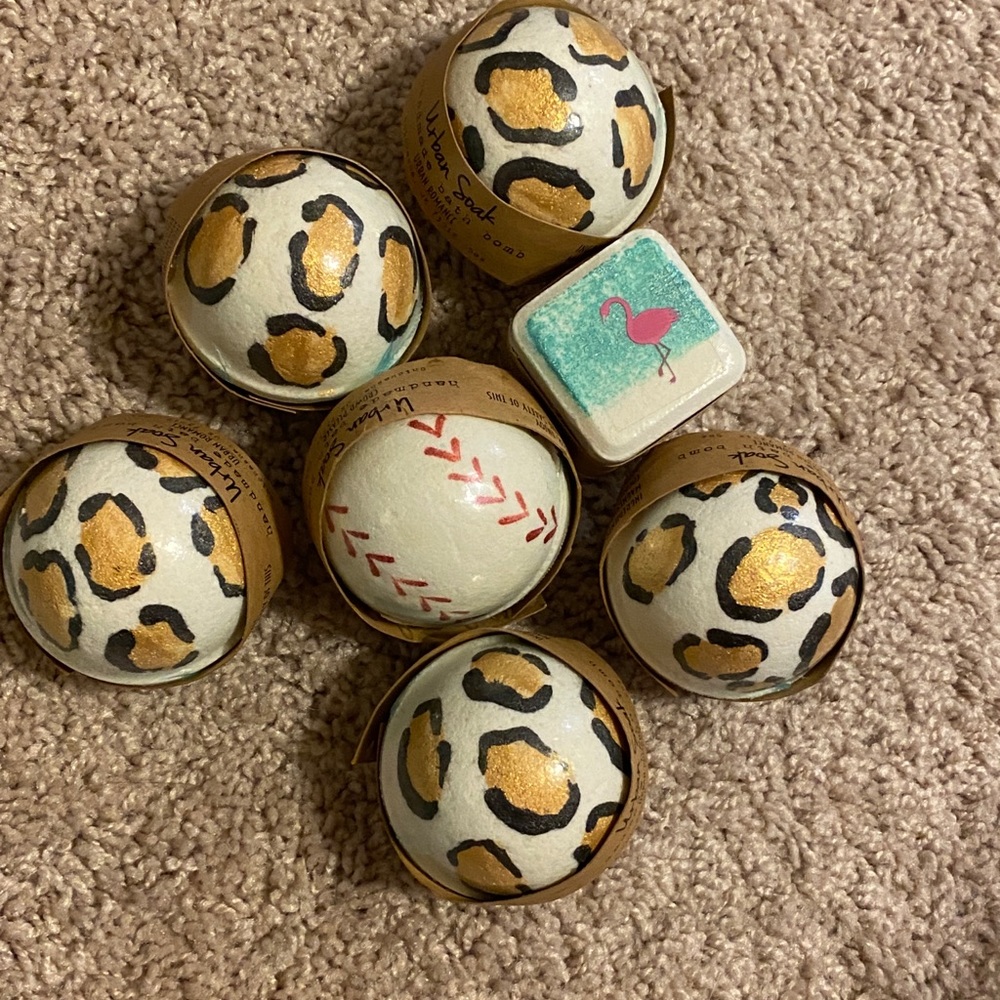 Bath Bombs NWT- 7 total